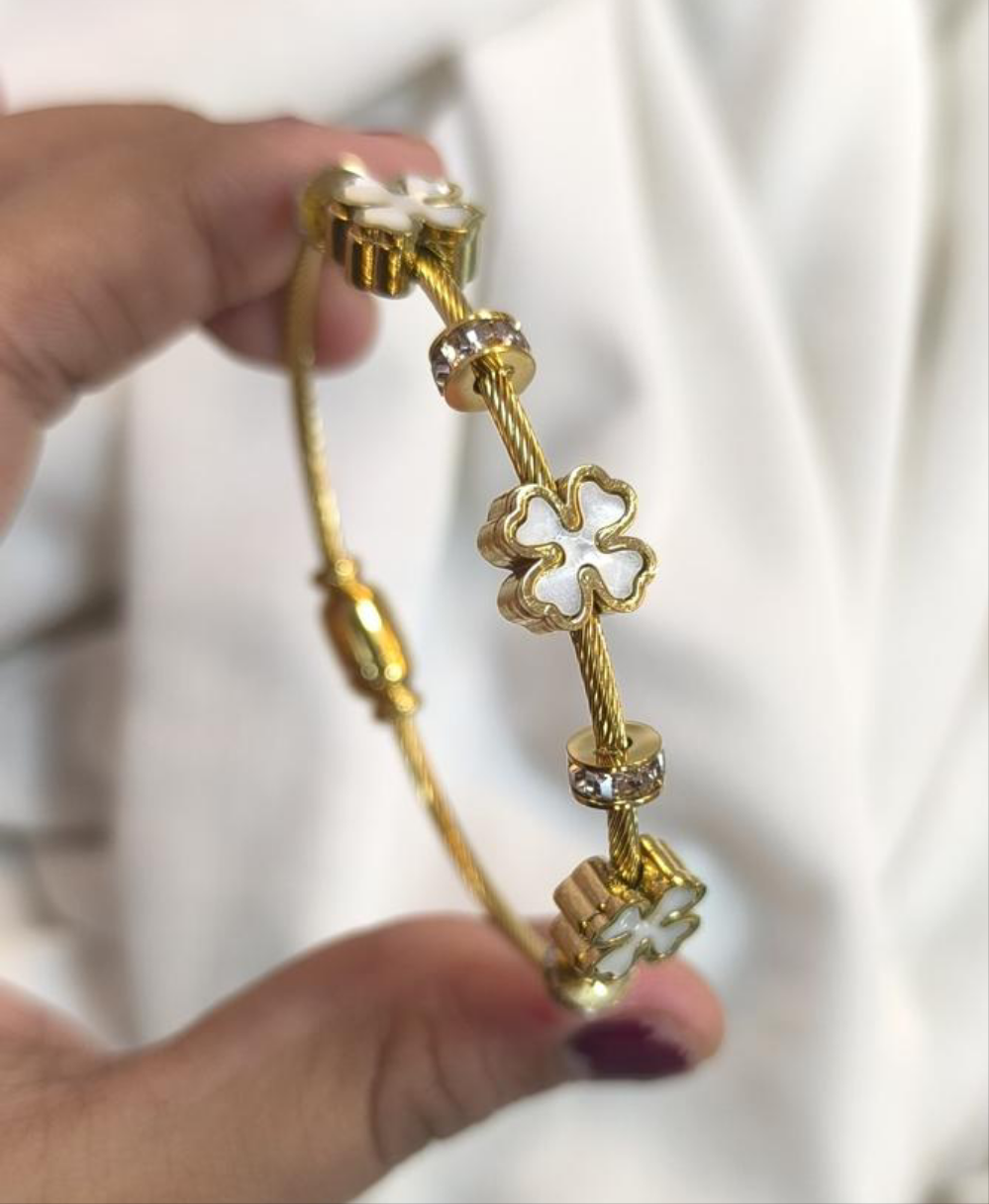 Clover leaf Magnet Kada
