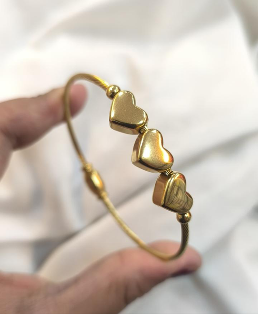 Golden heart Magnet Kada
