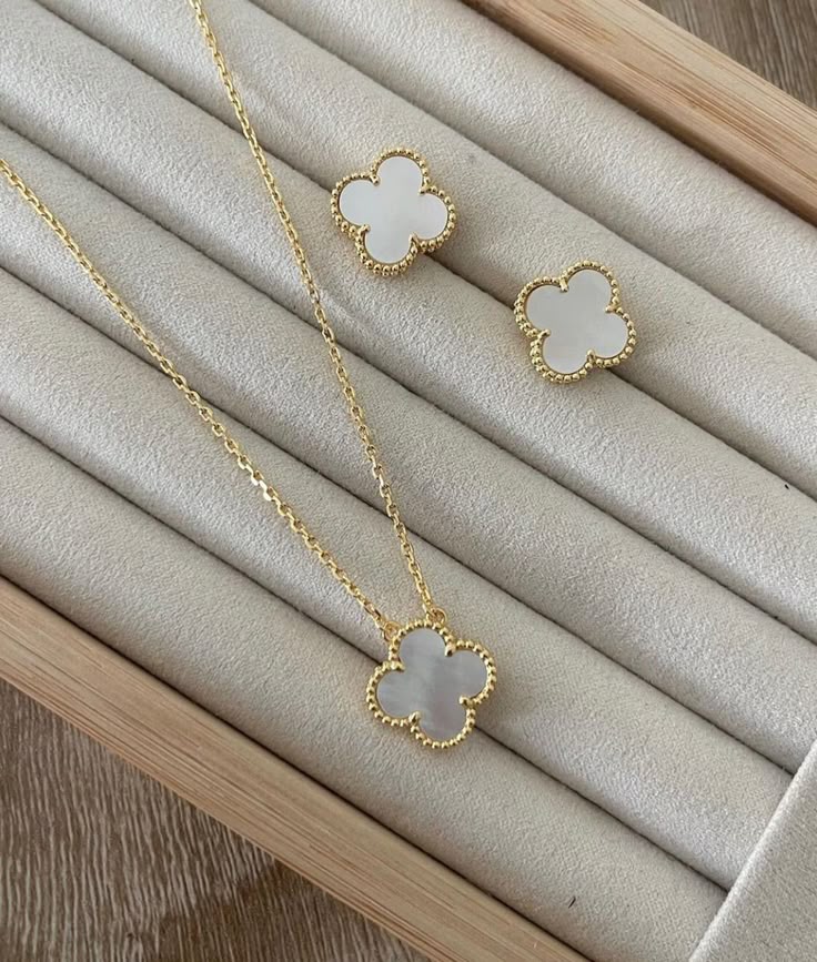 White Clover Necklace with Earrings