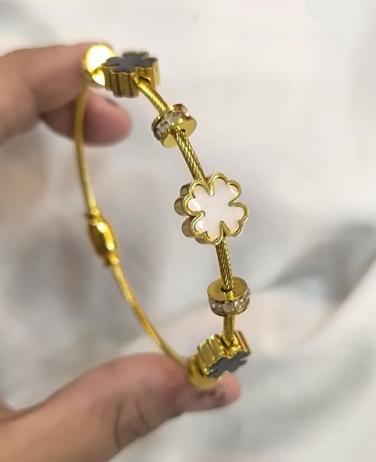 Clover leaf Magnet Kada